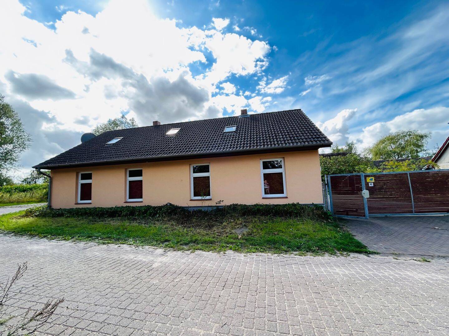 Teilsaniertes EFH in sehr ruhiger Ortsrandlage mit Anliegerverkehr, 16945 Kümmernitztal