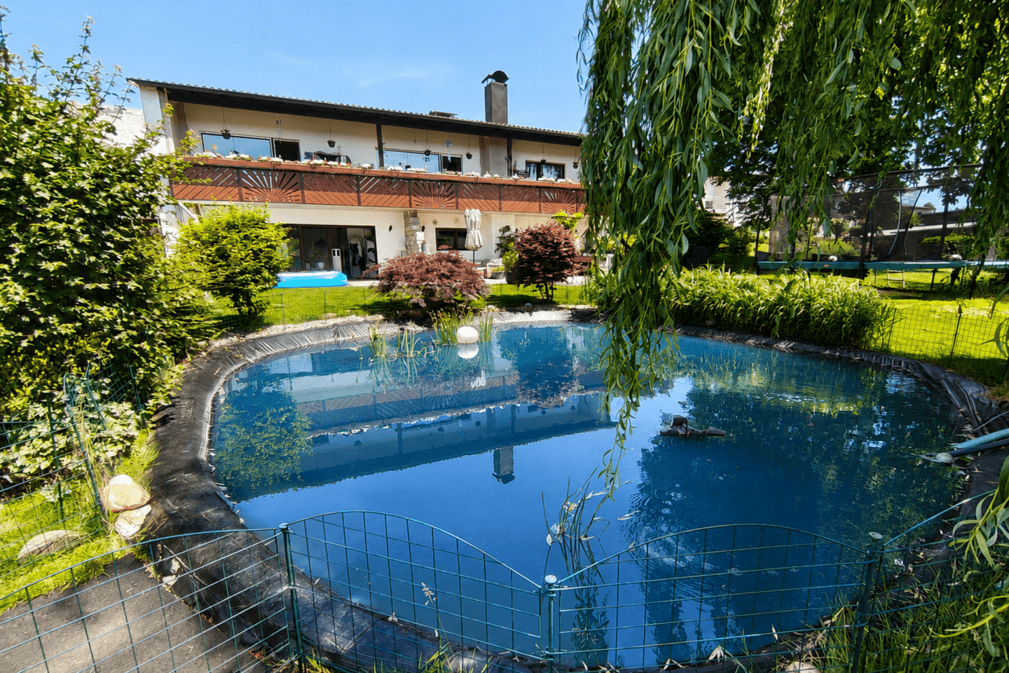 Stilvoll modernisiert & einzigartiger Garten mit Badeteich auf 1.040 m² Grundstück, 84149 Velden