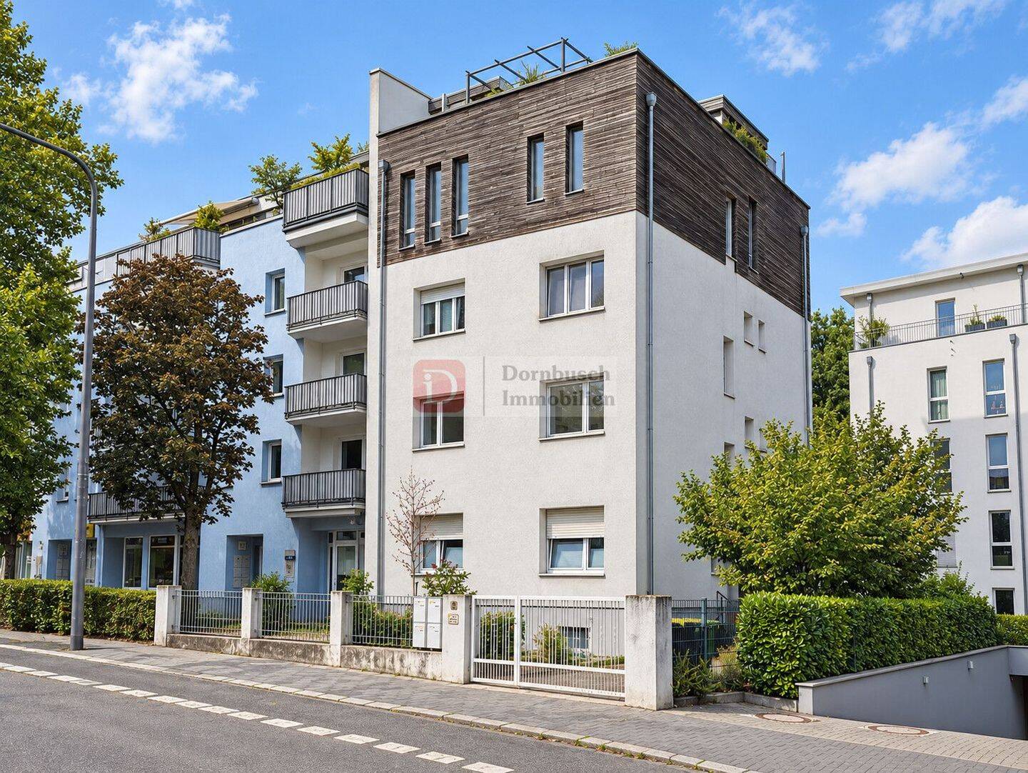 Top!! Sanierte 3-Zimmer-Wohnung mit Wintergarten im 1. OG, 60431 Frankfurt am Main