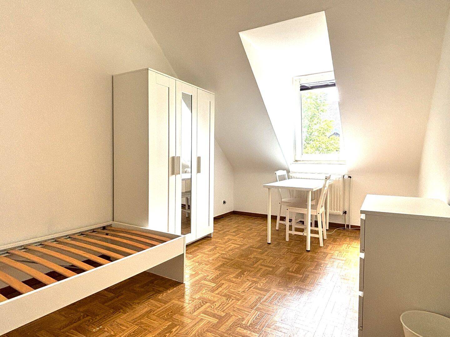 Zentrales Wohnen: Zimmer in möblierter 2-Zimmer Frauen WG, 76137 Karlsruhe