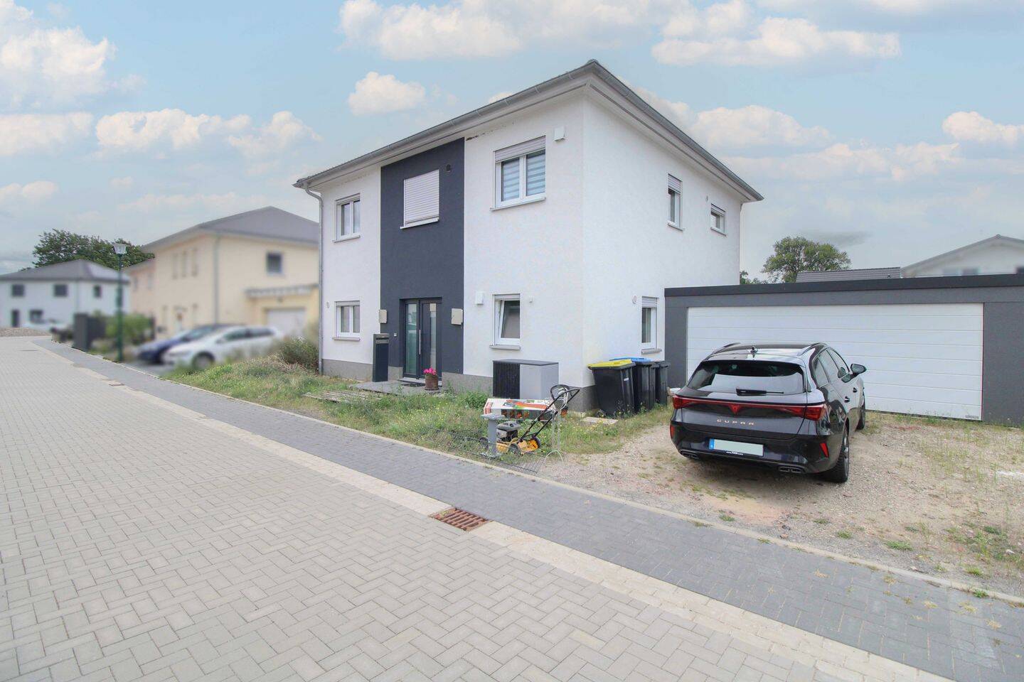 Neubau-Stadtvilla mit gehobener Ausstattung, Wärmepumpe & Doppelgarage in Feldrandlage, 39326 Wolmirstedt