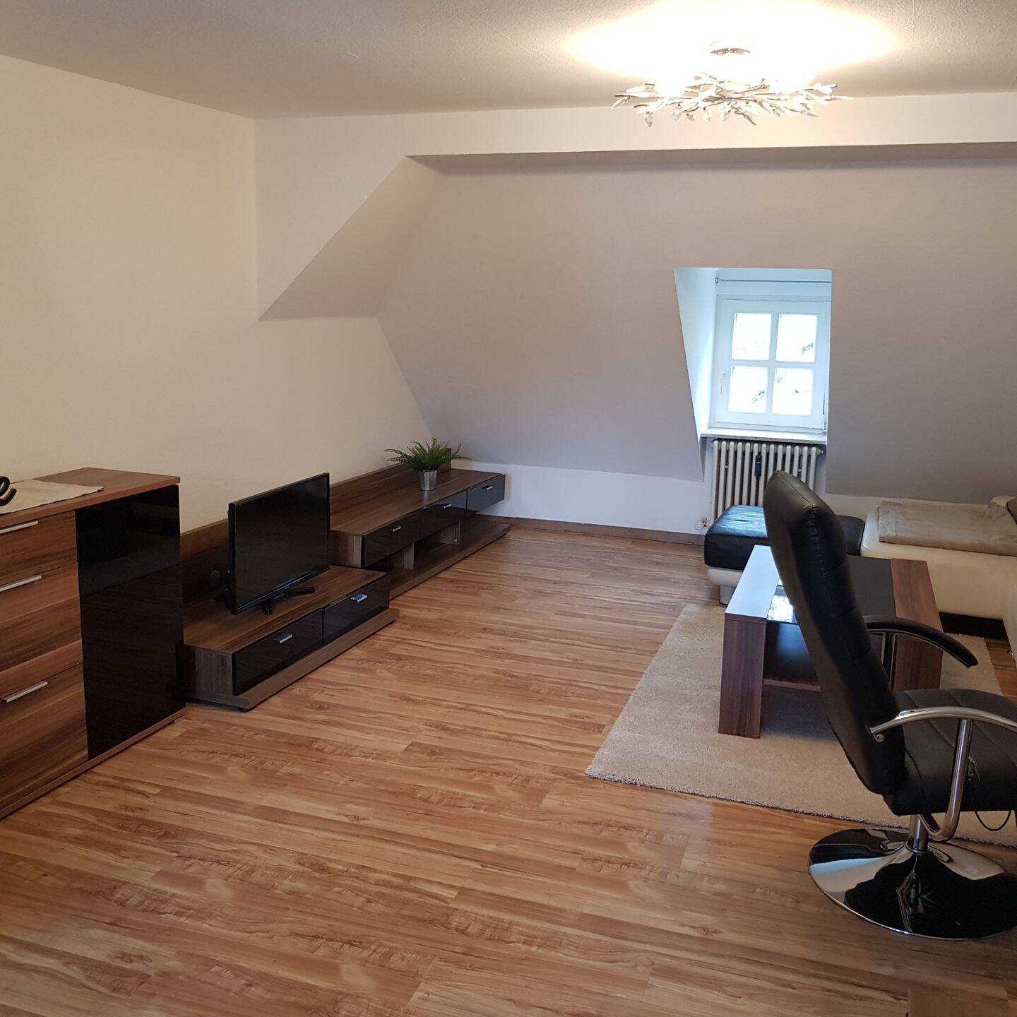 2 Zi.DG WG voll möbliert mit EBK in Stuttgart City, kein Balkon, kein Stellplatz, 70173 Stuttgart (Mitte)