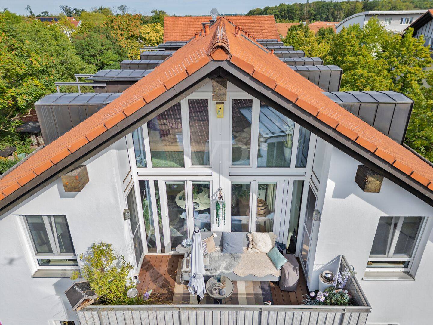 Dachgeschosswohnung mit hochwertiger Ausstattung und ausgebautem Spitzboden, Dachterrasse nach Süden, 85609 Aschheim