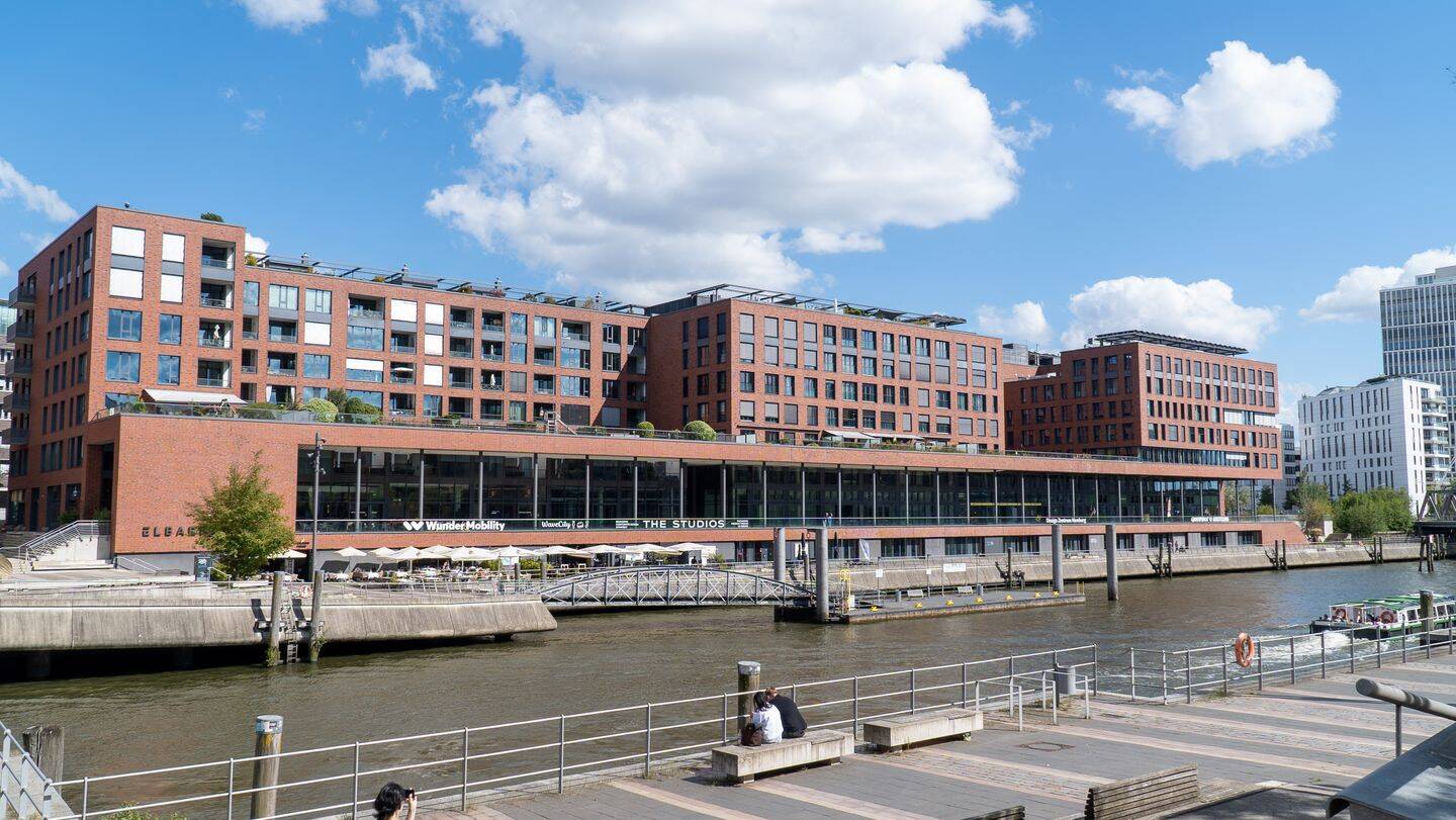Wohnen mit Wasserblick in der Hafencity: Exklusive 4-Zimmer-Wohnung mit 2 Balkonen, 20457 Hamburg (Mitte)