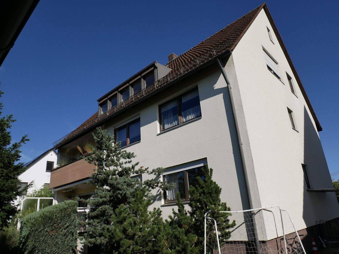 Ruhe pur in frisch renovierter, naturnaher DG-Wohnung, 90425 Nürnberg