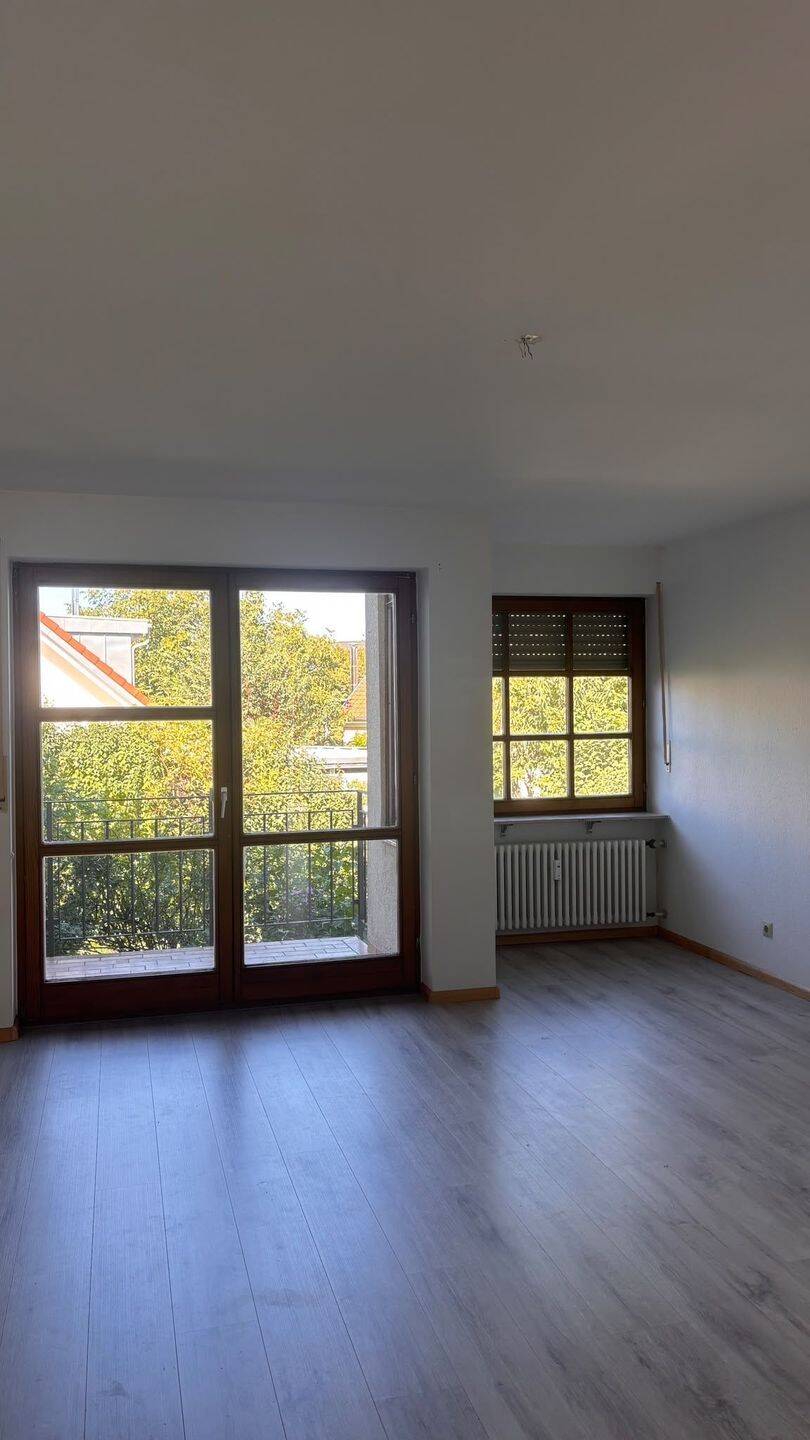 Attraktive 4-Zimmer Wohnung mit 2 Balkonen + Stellplatz und Garage zu vermieten (ideal für Familien oder zur Gründung einer WG), 79194 Gundelfingen