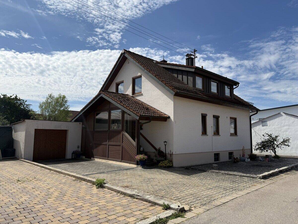 Einfamilienhaus mit Garage und Nebengebäuden, 74579 Fichtenau