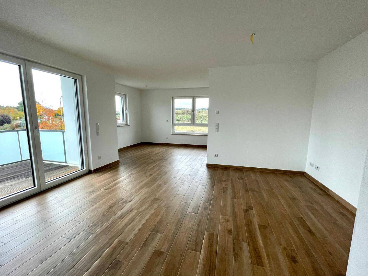 Helle 3-Zimmer-Wohnung mit großem Wohnbereich & Sonnenbalkon & TG, 84092 Bayerbach b. Ergoldsbach