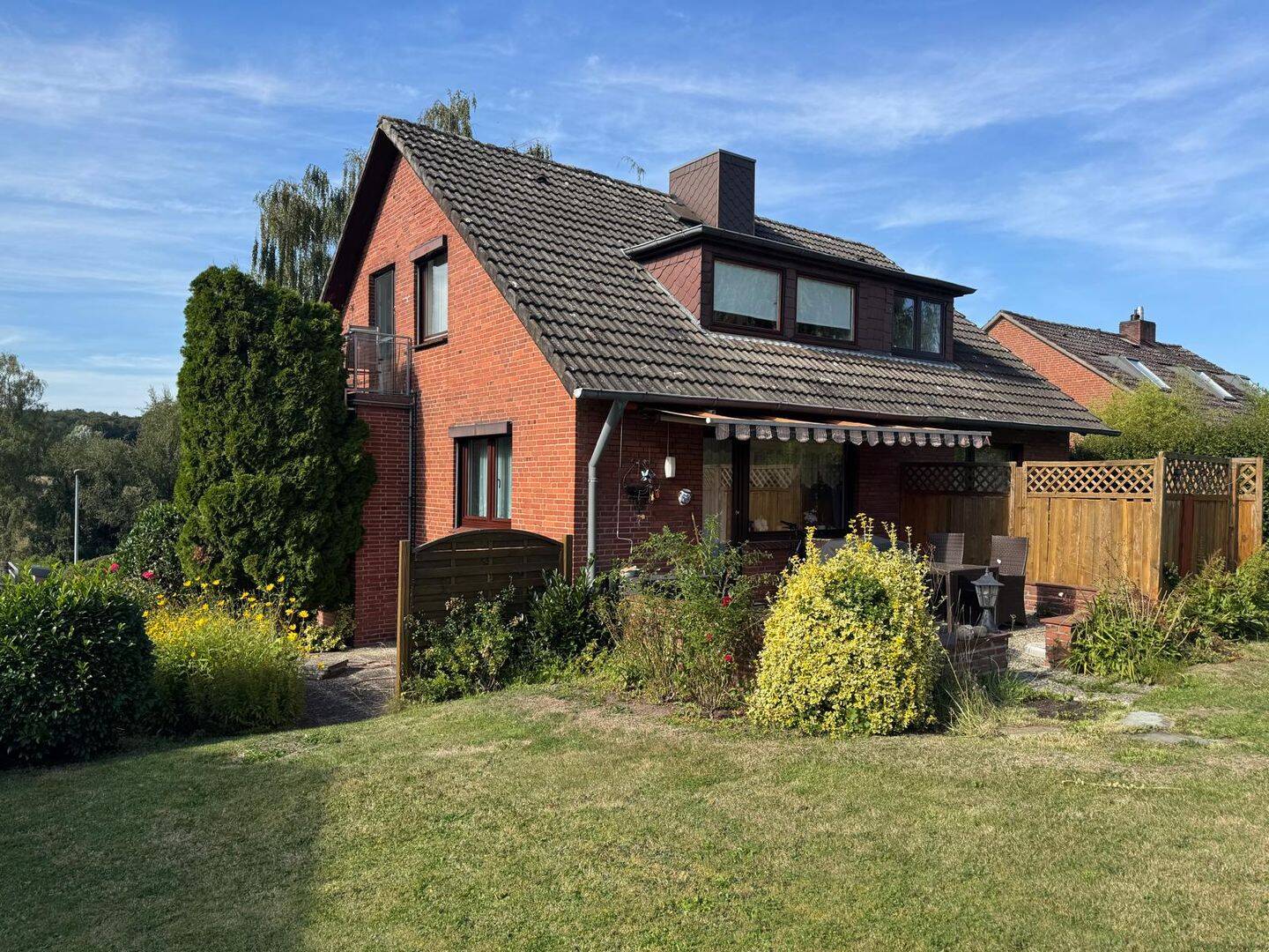 Zweifamilienhaus mit großem Garten – zwei Wohneinheiten und viel Raum für eigene Ideen, 23843 Bad Oldesloe