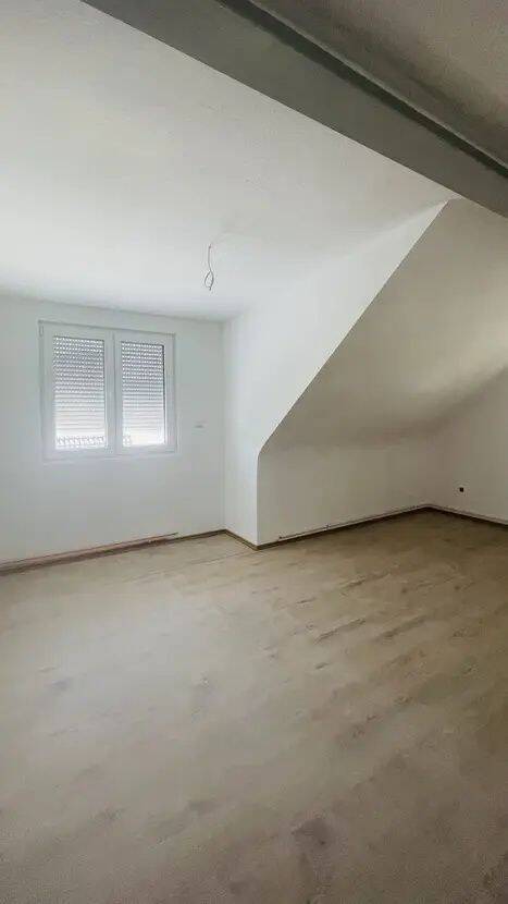 Helle sanierte 3 Zimmer Dachgeschosswohnung mit Gartenanteil in Ginsheim Gustavsburg, 65462 Ginsheim-Gustavsburg
