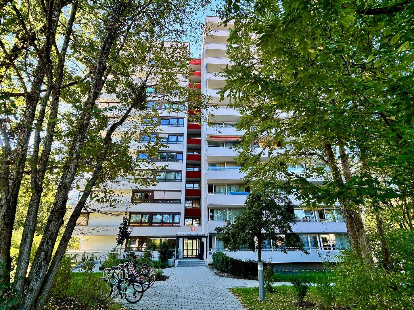 Teilmöblierte 1-Zimmer-Wohnung mit Balkon, Keller und Tiefgaragenstellplatz – bestens angebunden, 83435 Bad Reichenhall