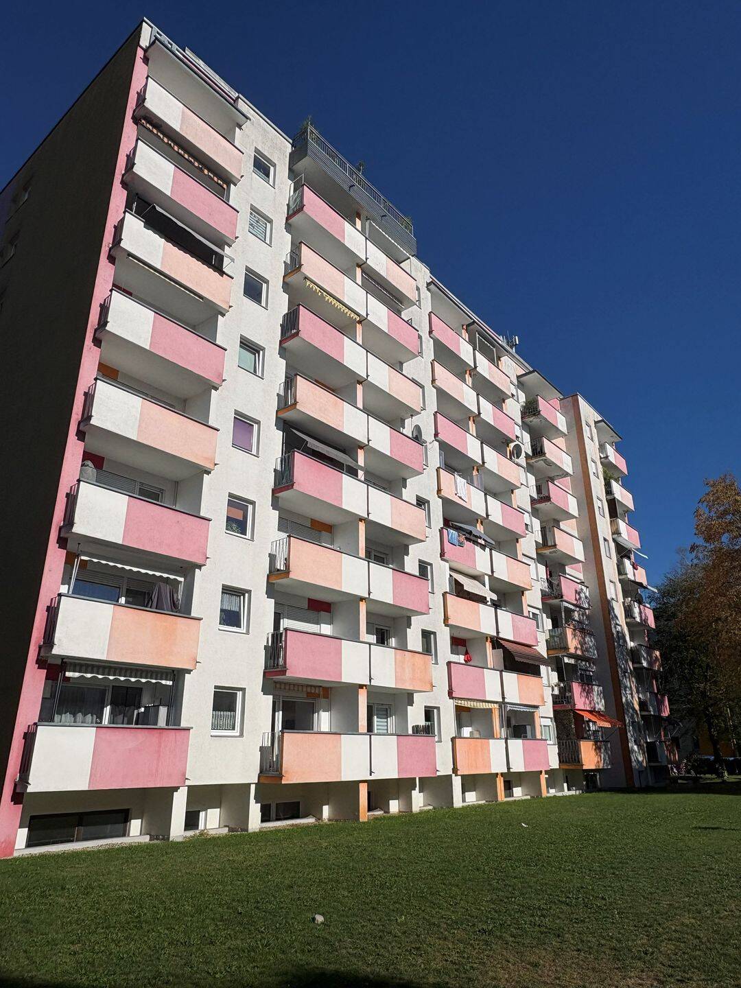Traumhafter Berg- und Fernblick – helle 3-Zimmer-Wohnung mit Lift in Burghausen, 84489 Burghausen