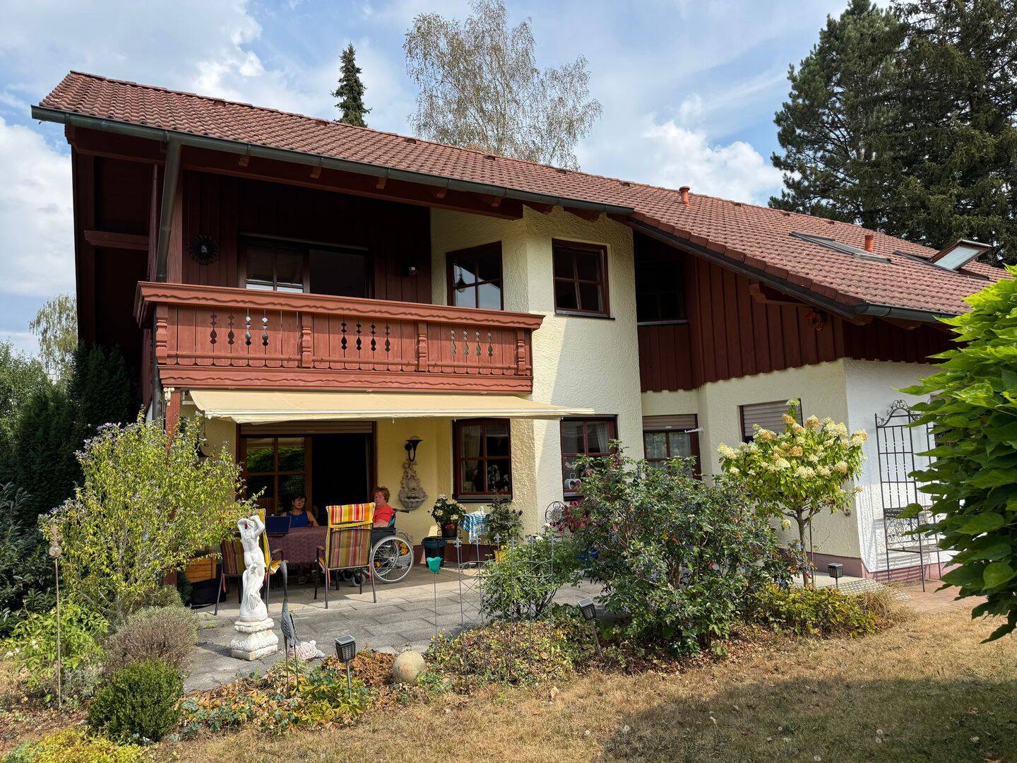 Wohnen mit Charakter: 3-Zimmer-Dachgeschosswohnung in Riemerling, 85521 Hohenbrunn