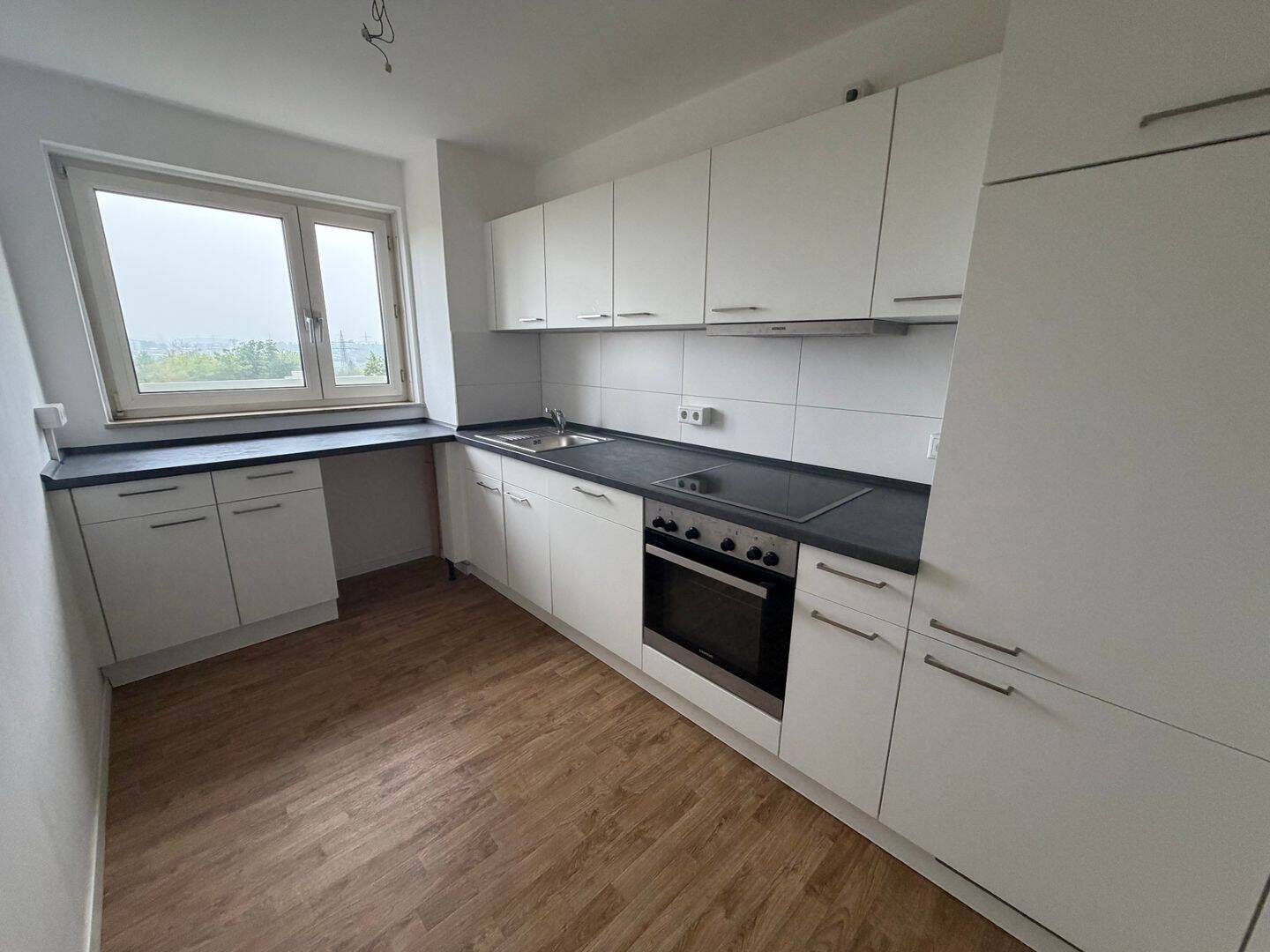 Kurzfristig bezugsfrei: Moderne Wohnung mit Einbauküche!, 91052 Erlangen (Anger Erlangen-Ost Erlangen-Süd Innenstadt)