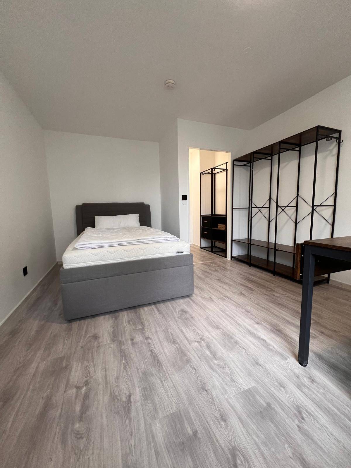 Modern möbliertes 1-Zimmer-Apartment in attraktiver Erlanger Lage, 91056 Erlangen