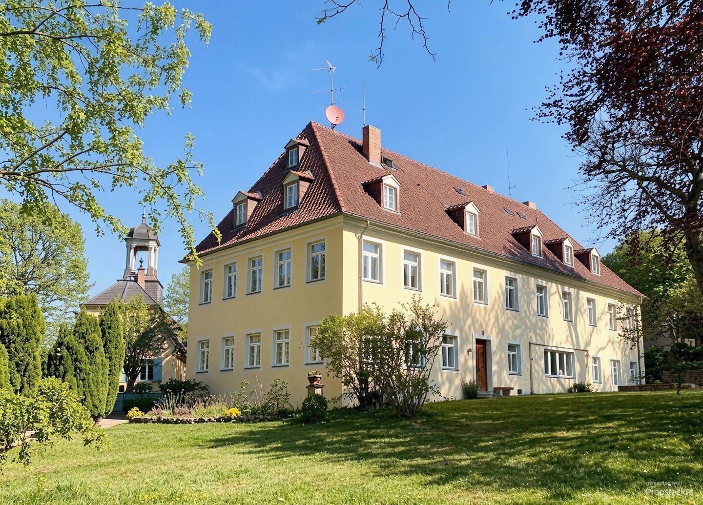 Wunderschöne 3-Zimmerwohnung im historischen Weingut oberhalb von Radebeul-West, 1445 Radebeul