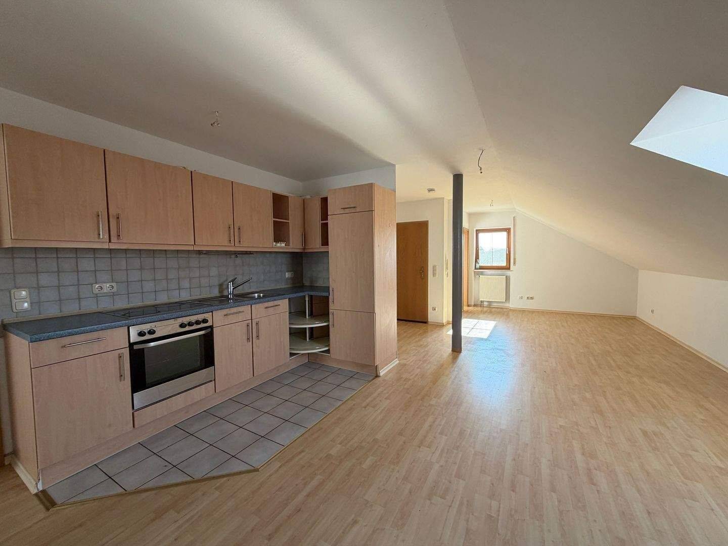 Licht, Raum und Wohnkomfort vereint – Helle Dachgeschosswohnung mit 4 Zimmern, 84494 Niederbergkirchen