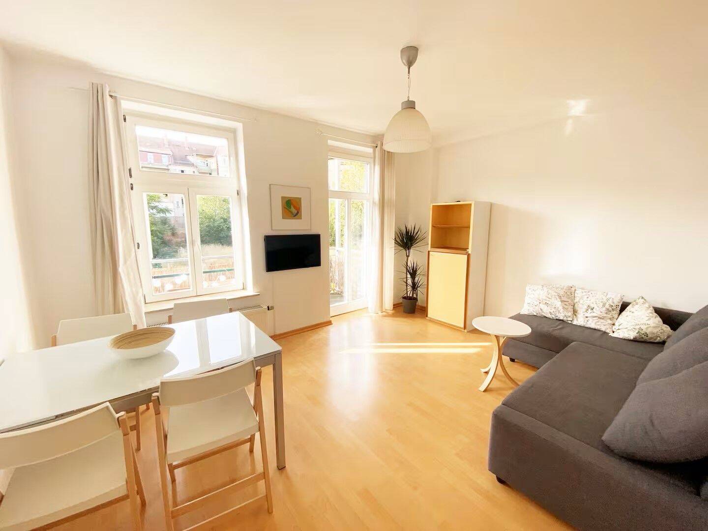 Schöne, ruhige, helle 2-Zimmer-Wohnung mit Balkon – komplett eingerichtet – im angesagten Altlindenau, 4177 Leipzig (Altlindenau Lindenau)