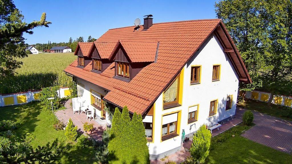 Luxuriöse Villa mit Einliegerwohnung, großzügigem Büro-/Gewerbebereich + zusätzlichem Baugrundstück, 85416 Langenbach
