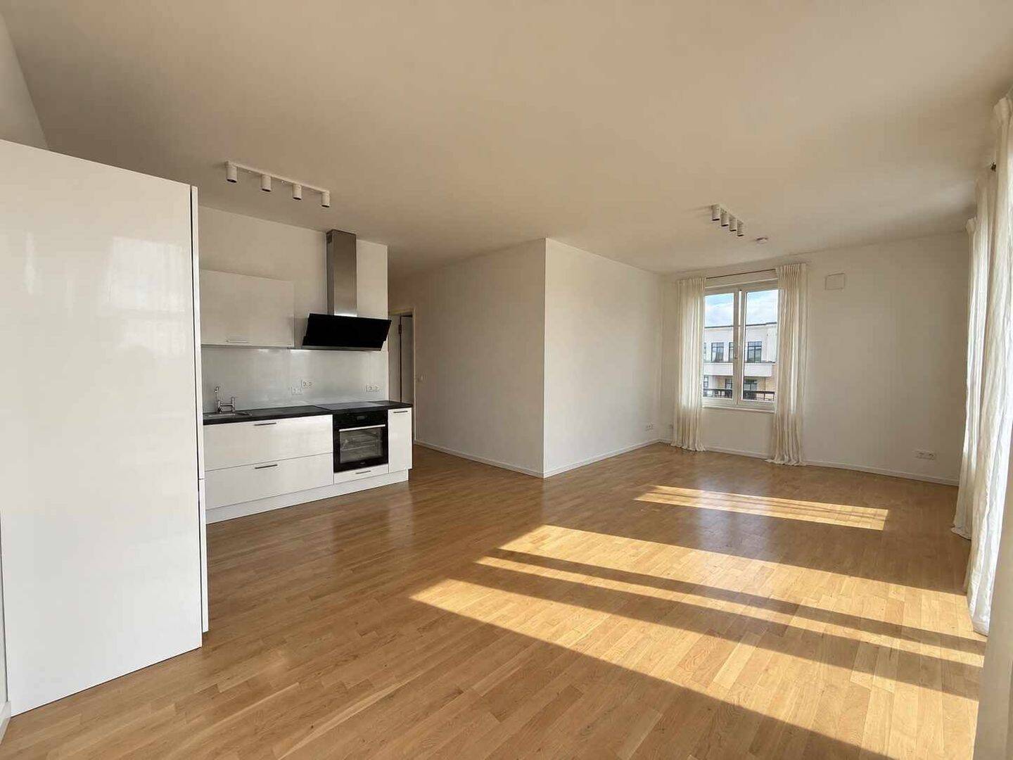 Moderne 4-Zimmer-Wohnung mit 2 Bädern, moderner Einbauküche und Südwest Balkon!, 14469 Potsdam