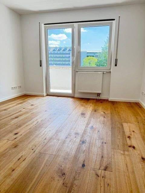 Helle, komplett sanierte 1-Zimmer-Wohnung mit Balkon in Fürther Toplage – Erstbezug nach Sanierung, 90763 Fürth (Südstadt Weikershof)