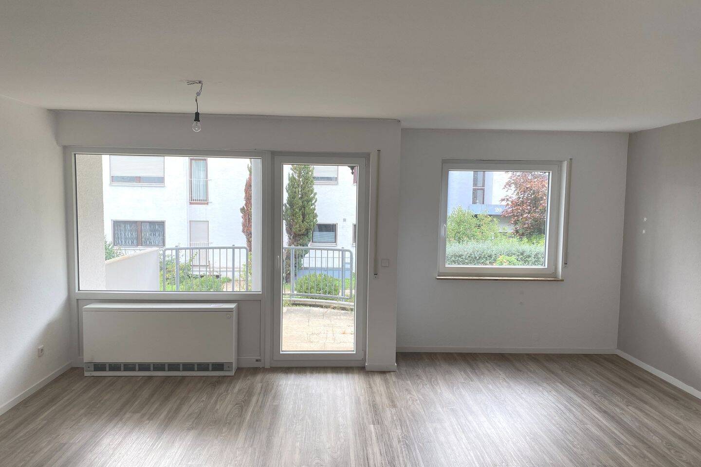Charmante, sofort freie 2-Zimmer-Wohnung in ruhiger Lage mit großem Balkon und TG-Stellplatz, 70565 Stuttgart (Dürrlewang Fasanenhof Möhringen Rohr Vaihingen)