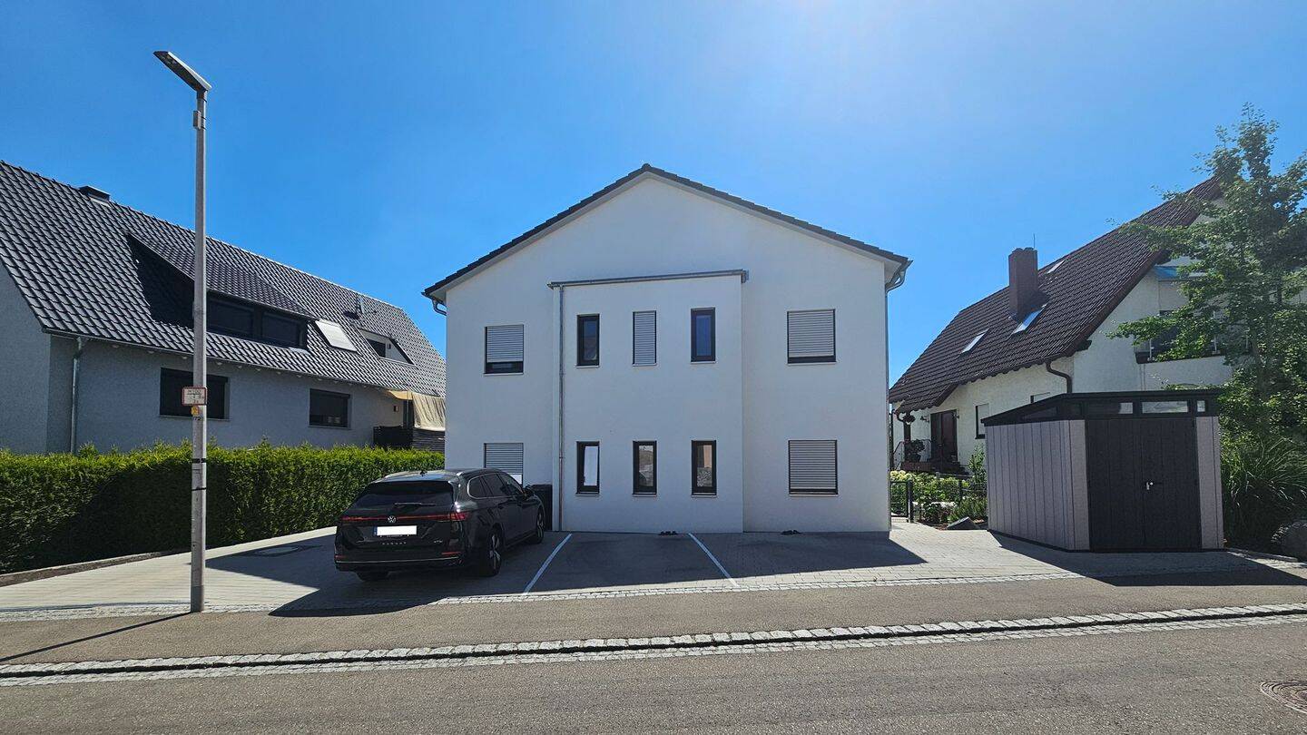 Exklusive 4,5-Zimmer-Wohnung mit neuer Einbauküche, Balkon, Stellplätzen und Keller, 71726 Benningen am Neckar