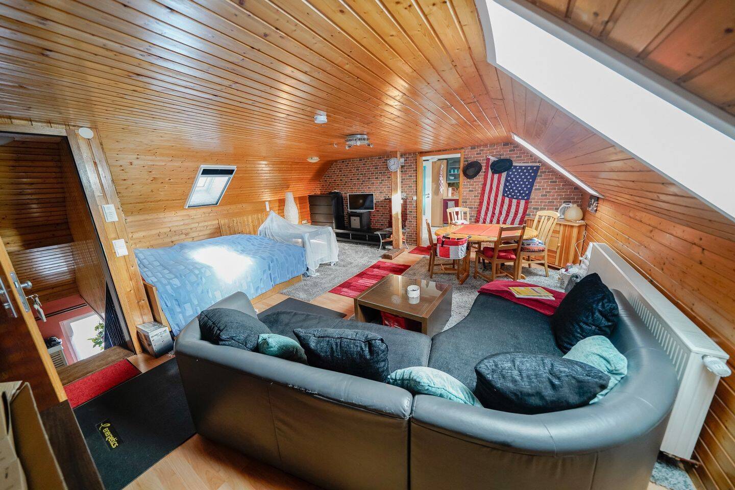 Gemütliche 1-Zimmer-Dachgeschosswohnung mit zusätzlicher Terrasse in Römerstein, 72587 Römerstein