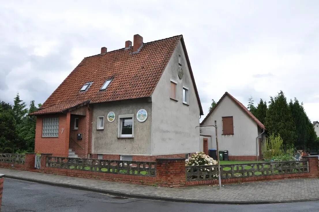 1-2 Fam.-Haus mit Vollkeller und Nebengebäude in Peine-Schwicheldt, 31226 Peine