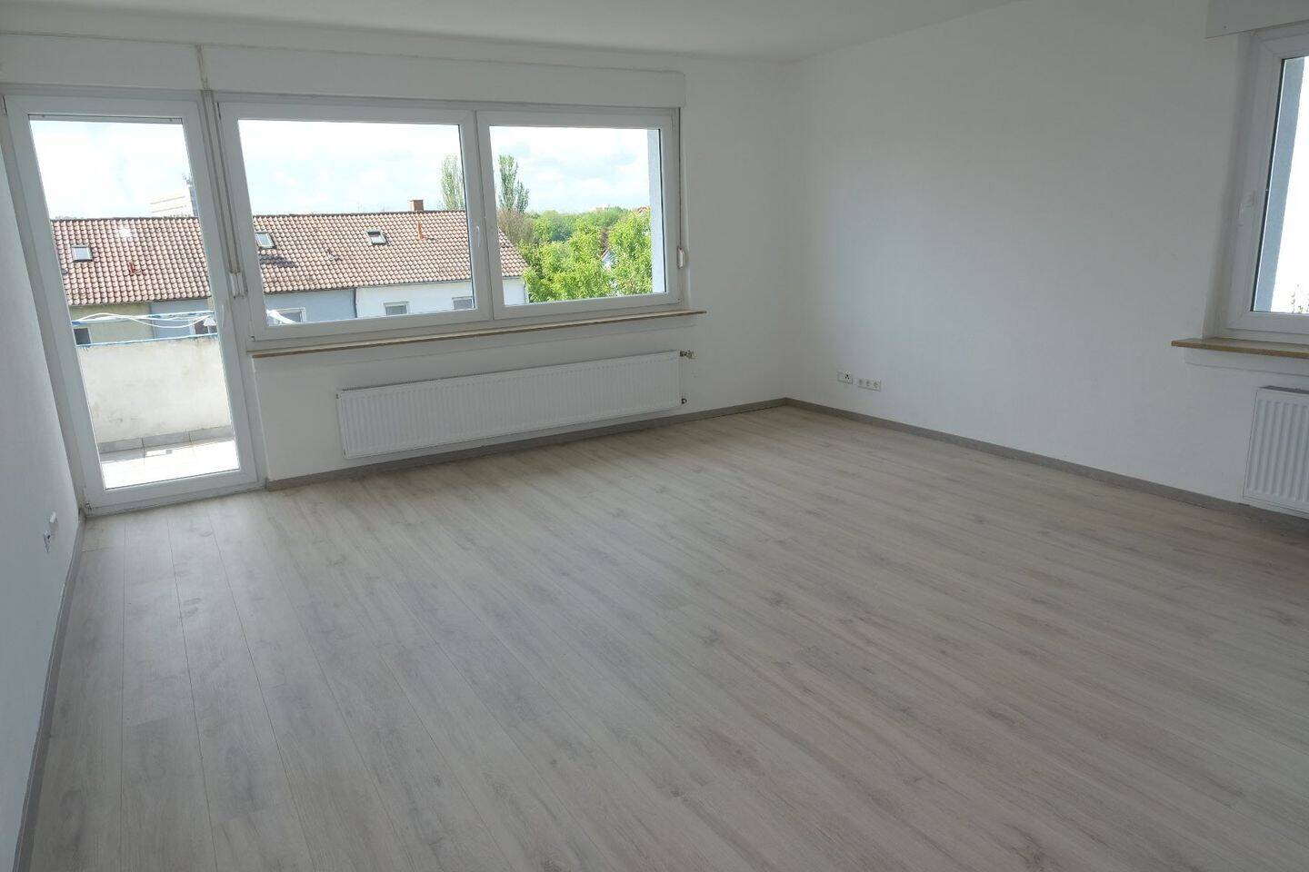 renovierte 4-Zimmer-Wohnung mit 2 Balkonen in Heilbronn, 74074 Heilbronn (Heilbronn Sontheim)