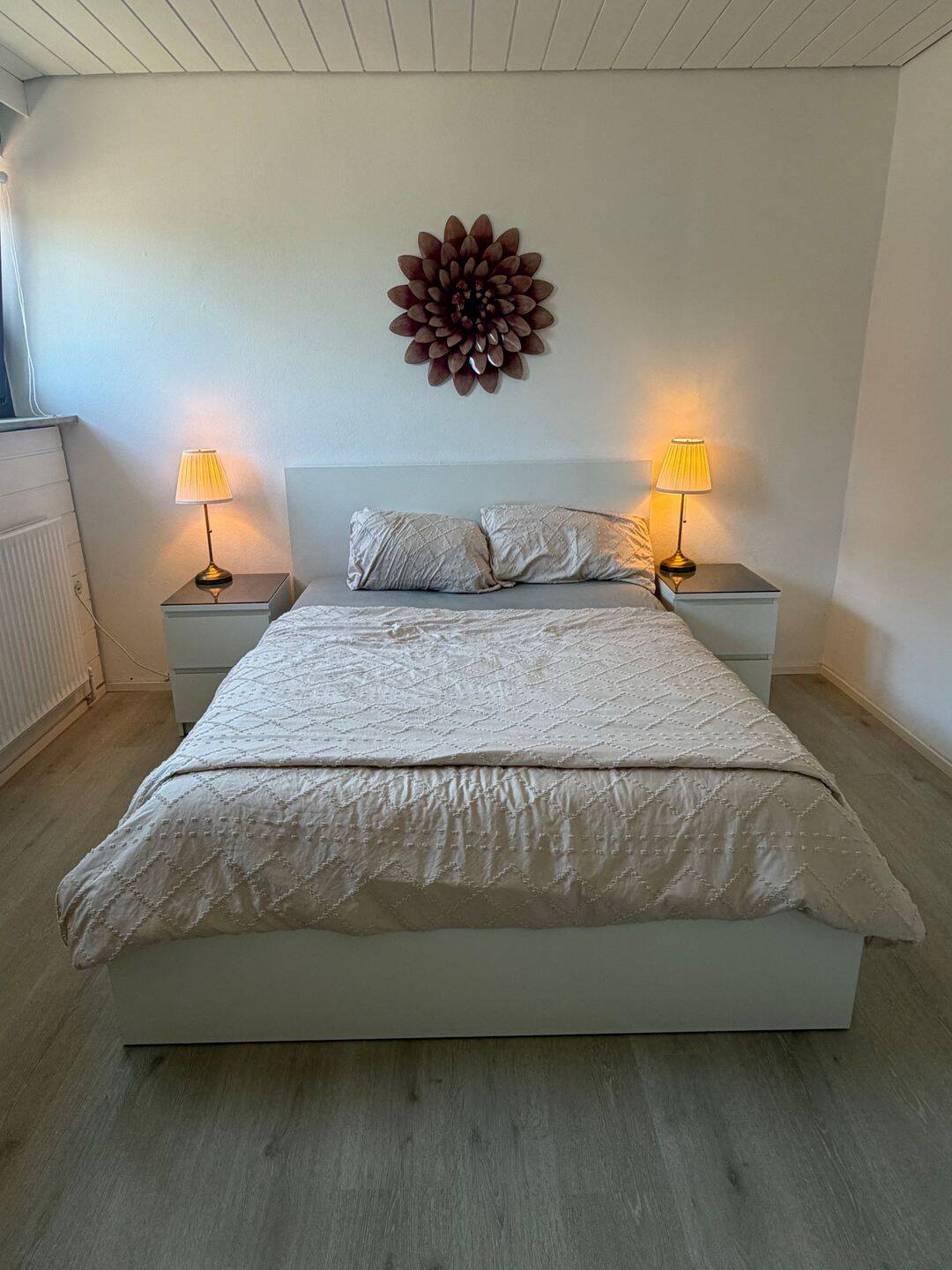 Helle großzügige möblierte 4,5 Zimmer DG-Wohnung mit Balkon – Zentral in Leinfelden- ideal für Expats, 70771 Leinfelden-Echterdingen