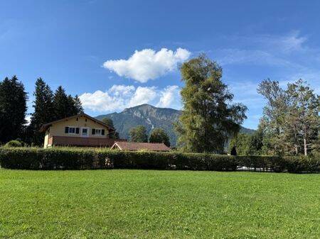Außergewöhnliche Villa in sonniger und ruhiger Lage mit kleinem Nebengebäude, 83246 Unterwössen
