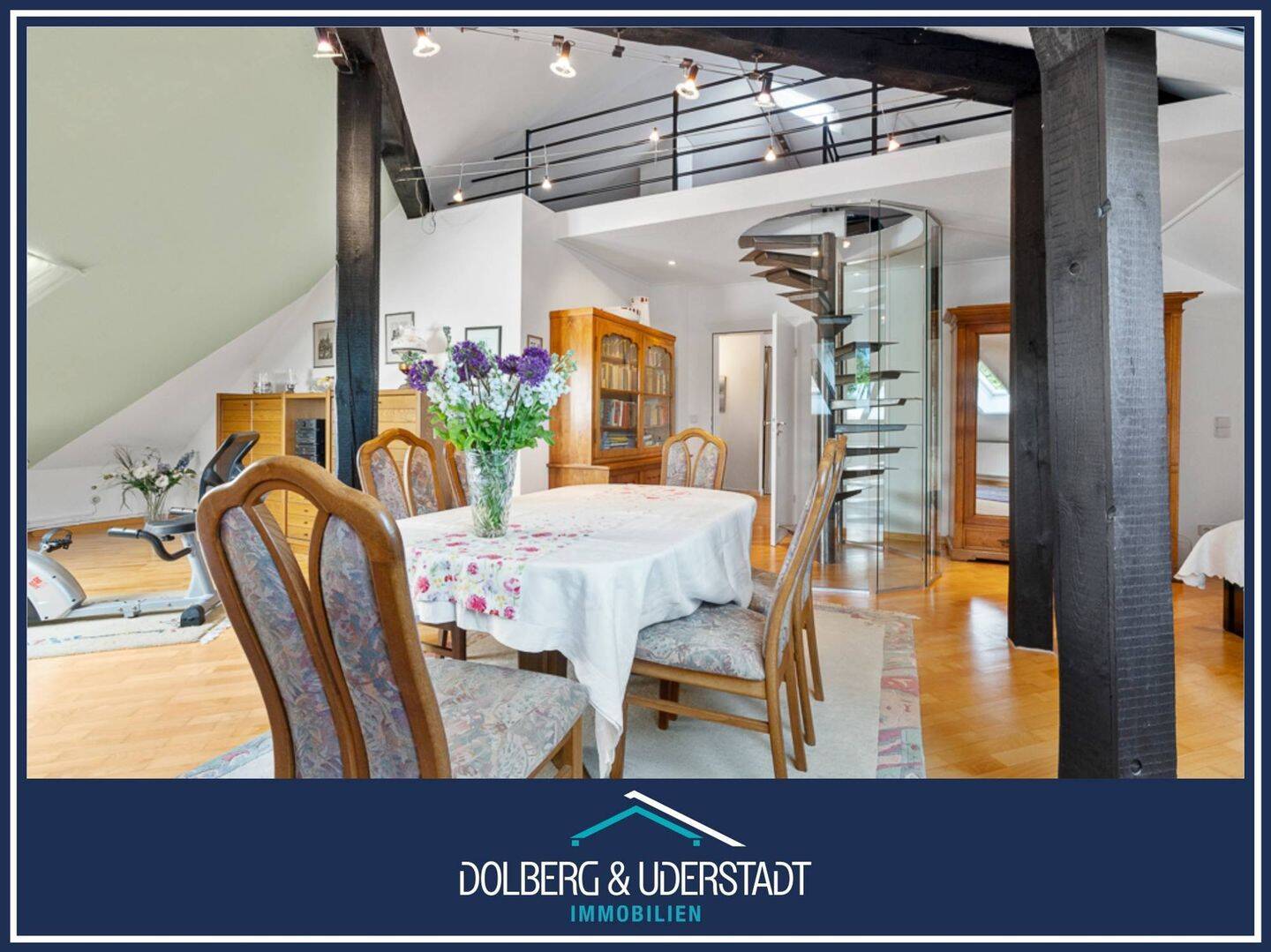 Großzügige 4-Zimmer-Dachgeschosswohnung und Galerie auf ca. 122 m² mit Dachterrasse & Garage, 22145 Hamburg (Wandsbek Farmsen-Berne Rahlstedt)