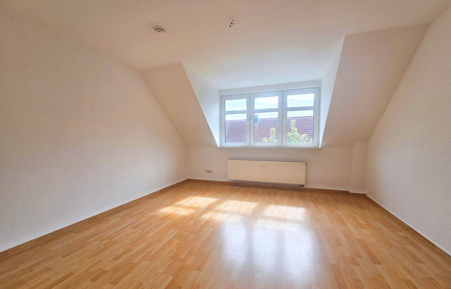 Charmante Dachgeschosswohnung in Köthen – gemütlich wohnen mit durchdachtem Grundriss, 6366 Köthen (Anhalt)