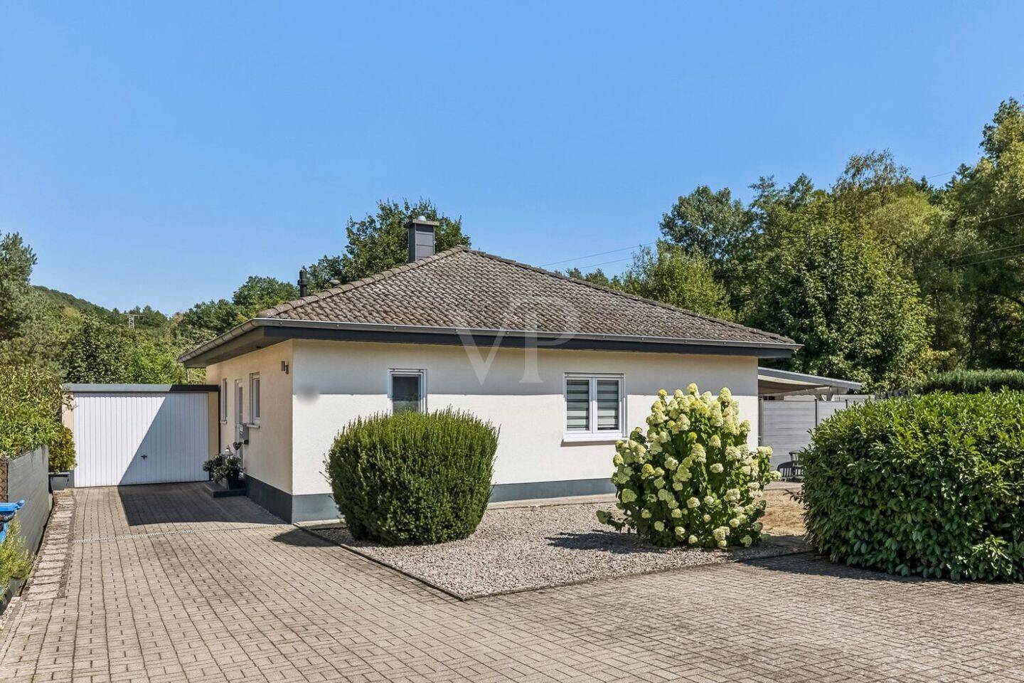 Moderner Bungalow mit schönem Grundstück, Pool und Außensauna, 66957 Ruppertsweiler