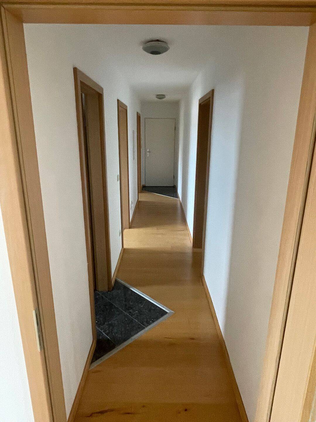 Helle 3 Zimmer Wohnung mit Balkon in Augsburg- Pfersee, 86157 Augsburg (Kriegshaber Pfersee)