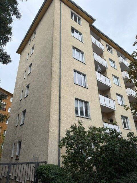 Perfekte City-Lage seitlich Kurfürstendamm direkt am Henriettenplatz: gut geschnittene 2-Zimmer-Wohnung im I. Obergeschoss, 10711 Berlin (Charlottenburg-Wilmersdorf Charlottenburg Grunewald Halensee Wilmersdorf)