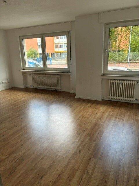 Sehr schöne 2 Zimmer Wohnung mit Balkon in Duisburg zu vermieten, 47138 Duisburg (Mittelmeiderich Neumühl Obermeiderich Ruhrort Untermeiderich)