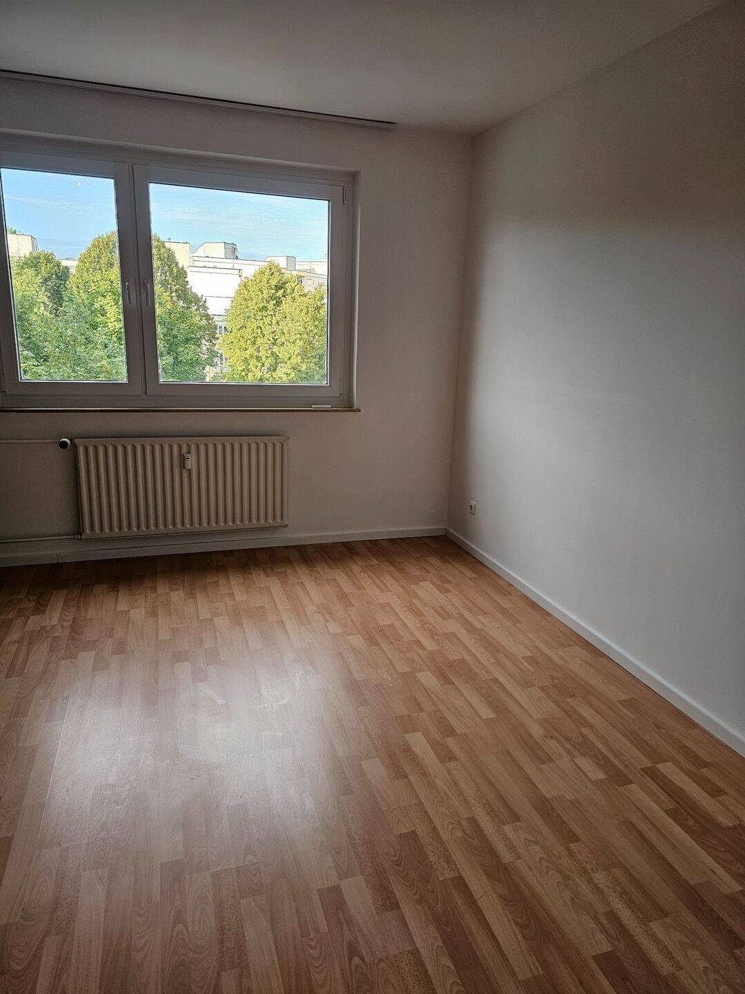 Helle 3-Zimmer-Wohnung mit Loggia in Kiel, 24109 Kiel (Hasseldieksdamm Mettenhof)