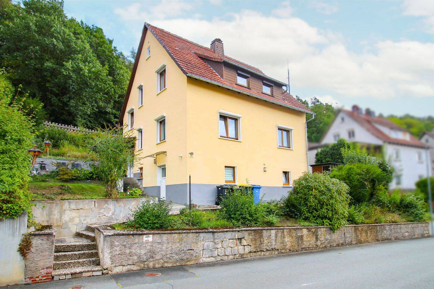 Vielseitiges Zuhause mit Weitblick – Einfamilienhaus mit Mehrgenerationenpotenzial in Buchenau, 35232 Dautphetal