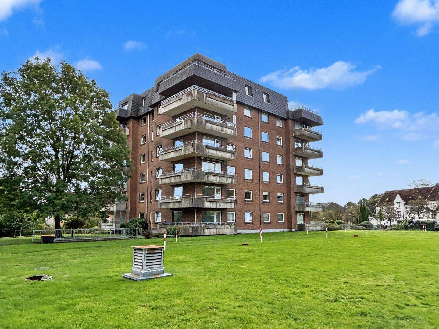 Einziehen und wohlfühlen: 3-Zimmer-Wohnung mit großem Balkon und Tiefgarage in Flensburg-Klues, 24939 Flensburg (Altstadt Neustadt Nordstadt Westliche Höhe)