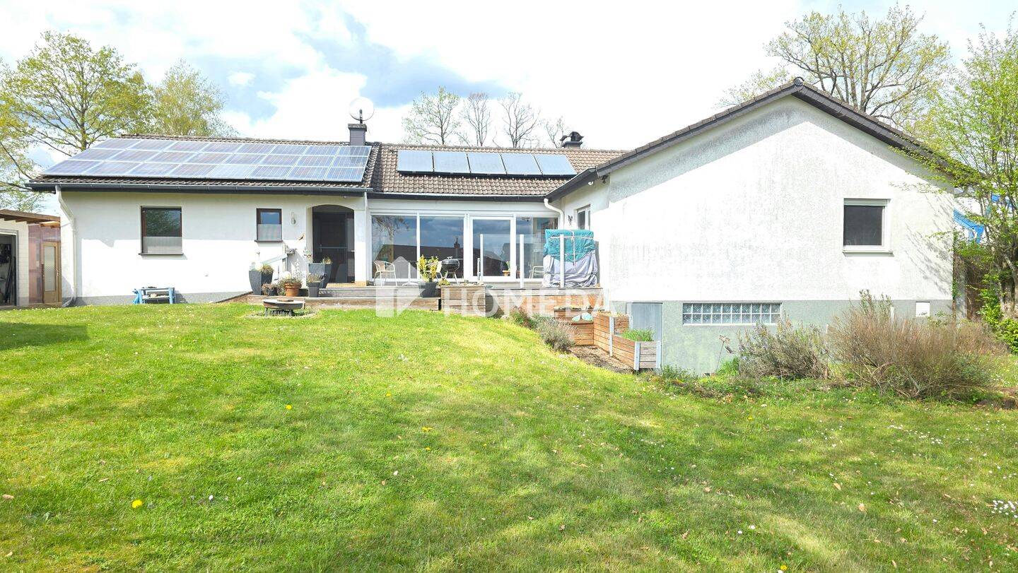 Großzügiges Wohnen in Pirmasens mit eigenem Pool, Sauna und großem Grundstück inkl. 300 qm Gewerbe, 66954 Pirmasens