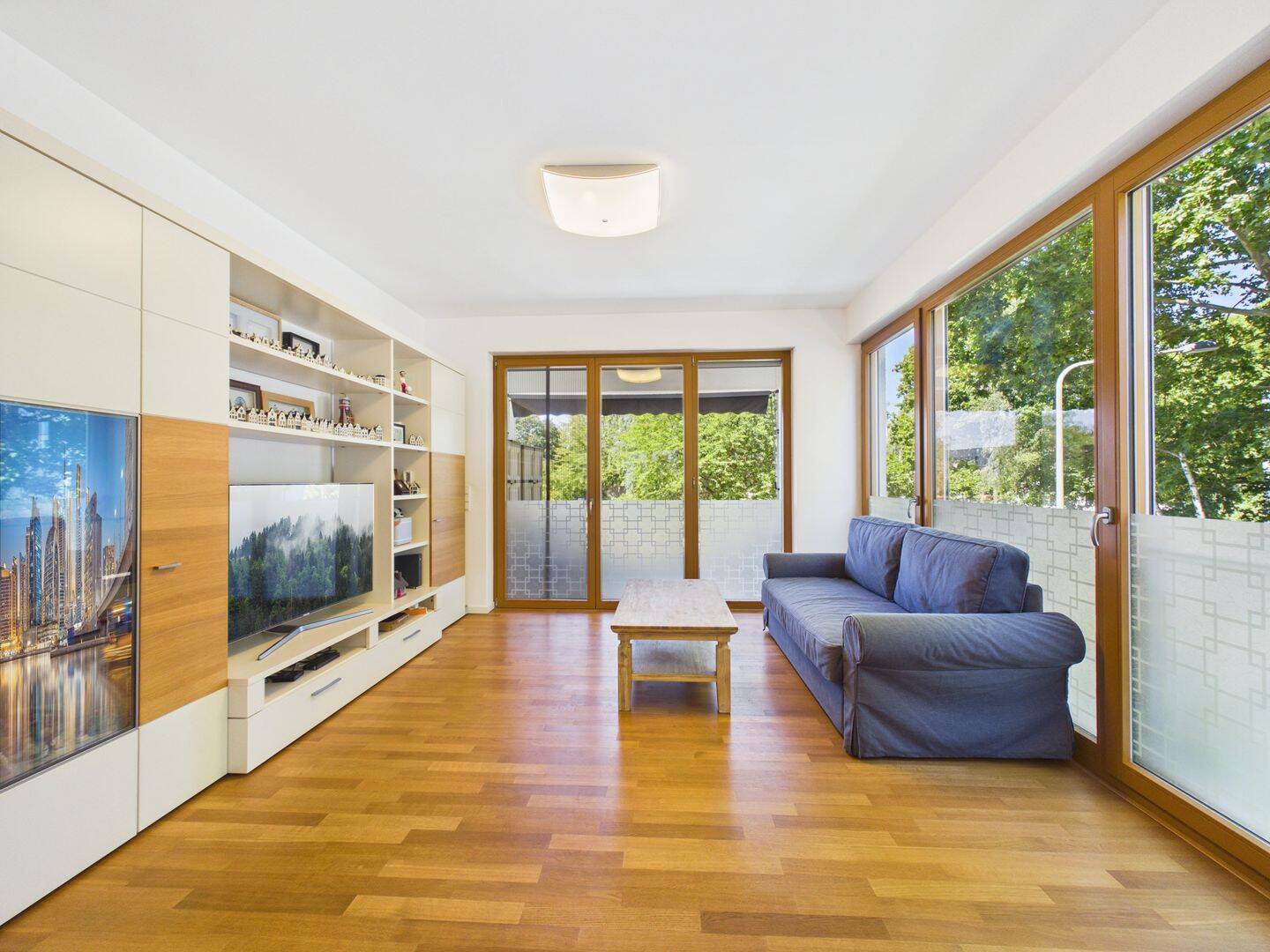 Stilvolles Wohnen in Frankfurt Bockenheim: Moderne 4 Zimmer Oase mit Loggia, 2 Bädern & Tiefgarage, 60487 Frankfurt am Main (Bockenheim Hausen Rödelheim Westend-Süd)