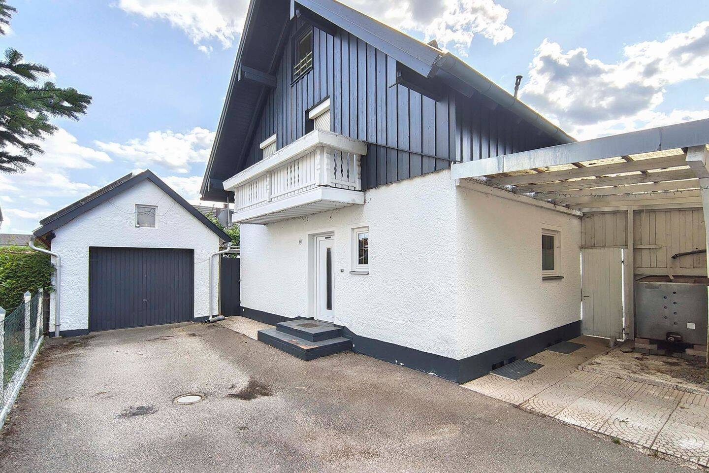 Großes Einfamilienhaus mit Badeteich, Sauna, PV-Anlage und Kachelofen, 84579 Unterneukirchen