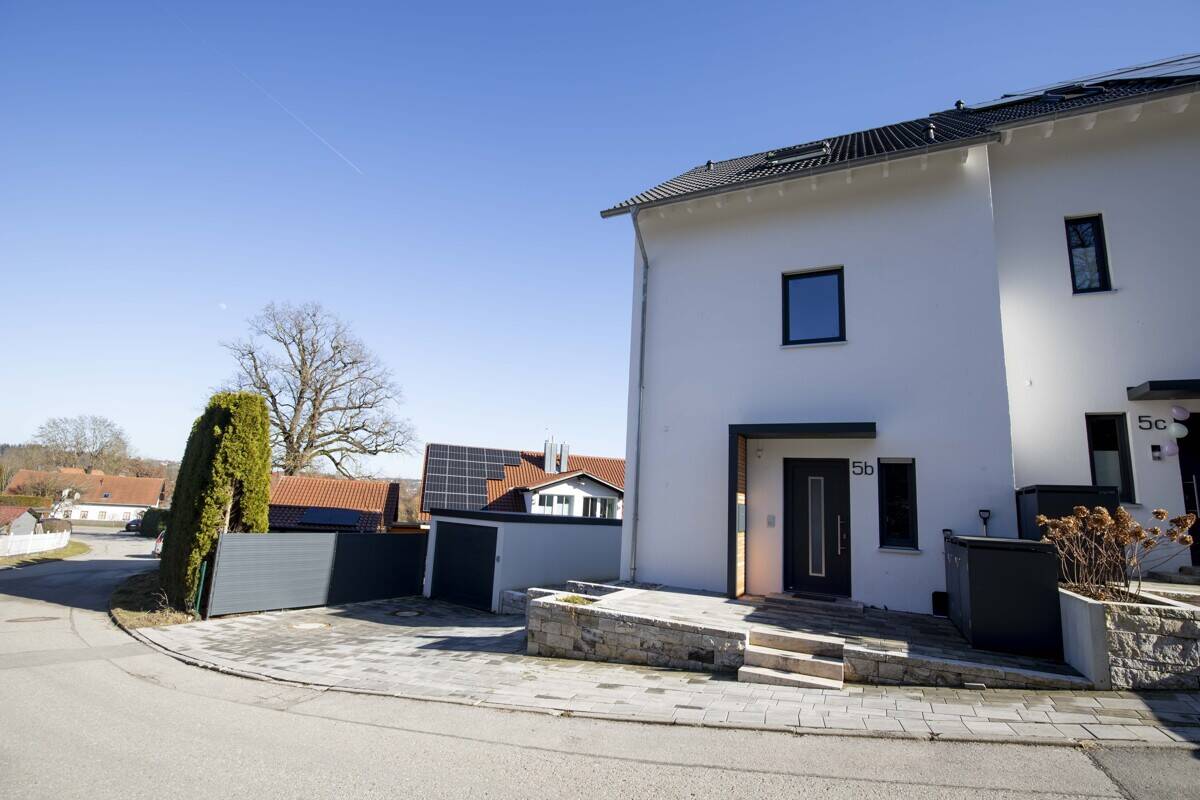 neuwertige Doppelhaushälfte mit viel Platz für Ihre Familie, 85391 Allershausen