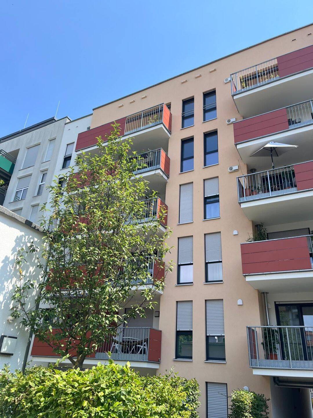 Exklusive 4-Zimmer-Penthousewohnung mit großzügiger Dachterrasse und Stellplatz, 90763 Fürth (Südstadt Weikershof)