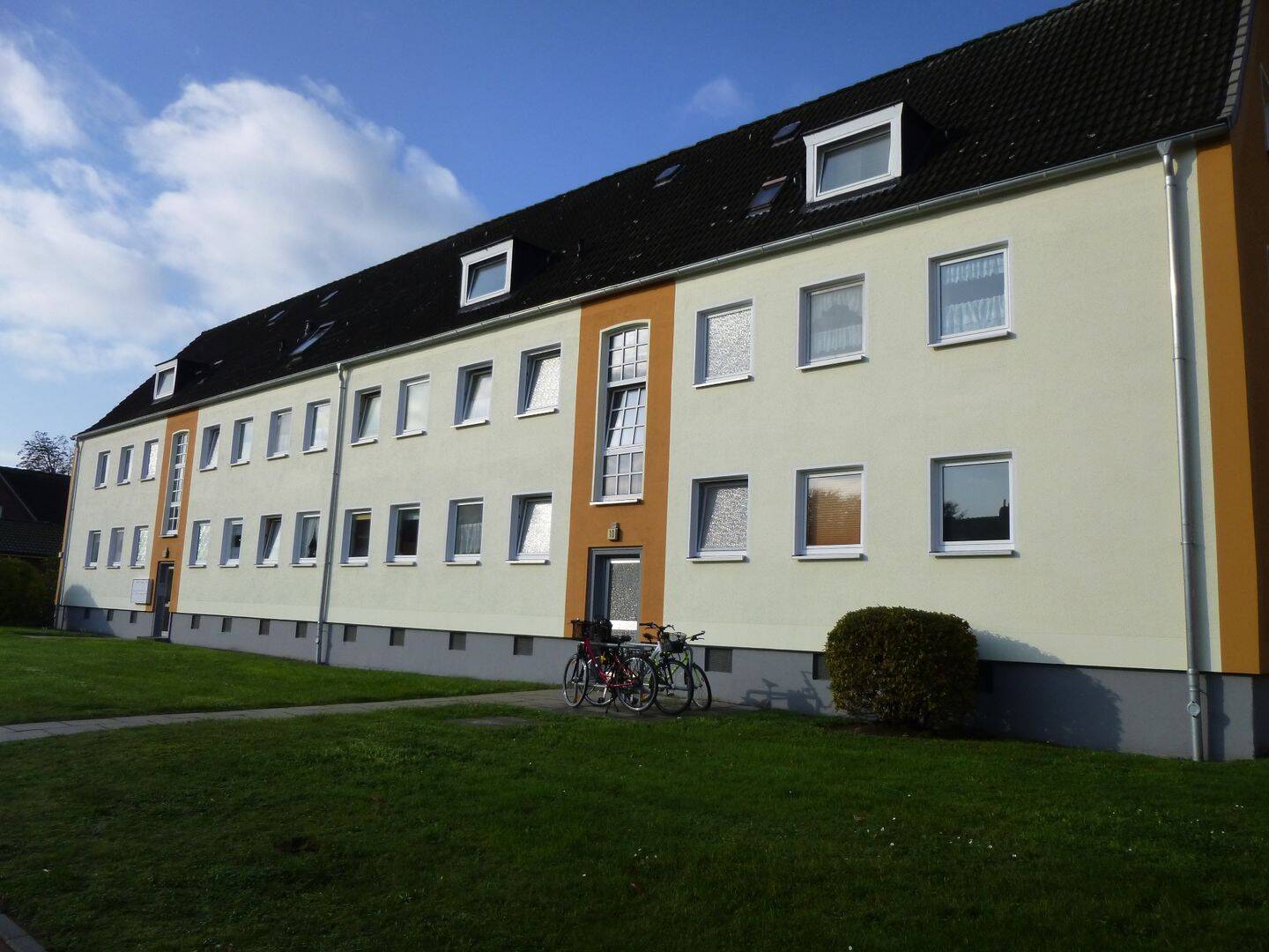 **Gemütliche Dachgeschosswohnung in ruhiger grüner Wohngegend**, 25336 Elmshorn