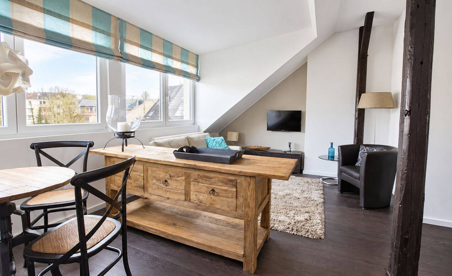 Möblierte 2-Zimmer-Wohnung mit West-Balkon in beliebter Düsseldorfer Lage