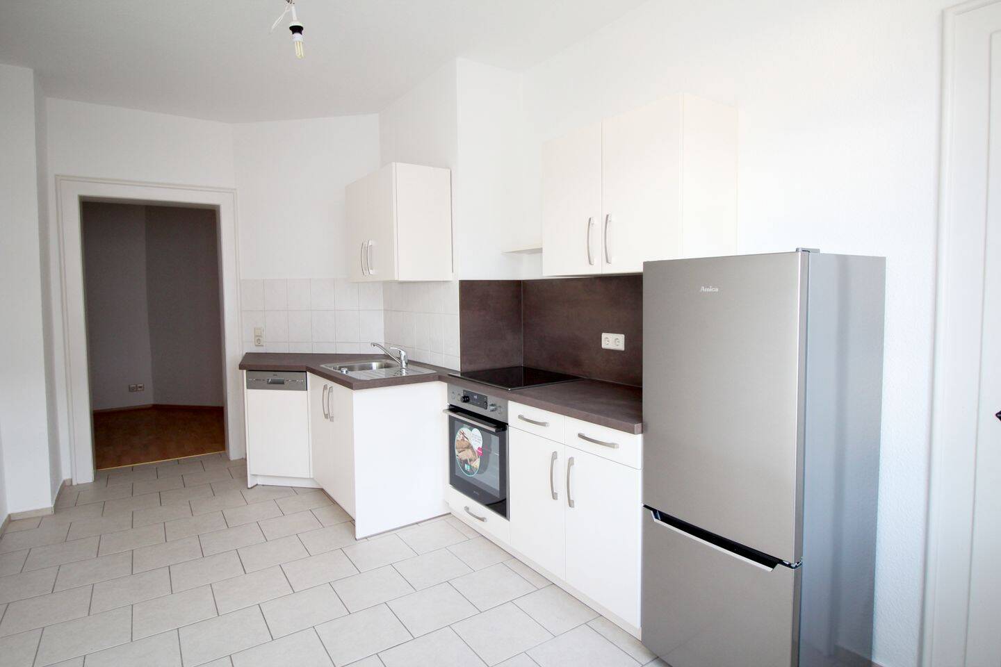 schöne 2-Raum-Wohnung im Helenenhof, mit Einbauküche, 9112 Chemnitz (Altendorf Kaßberg Zentrum)