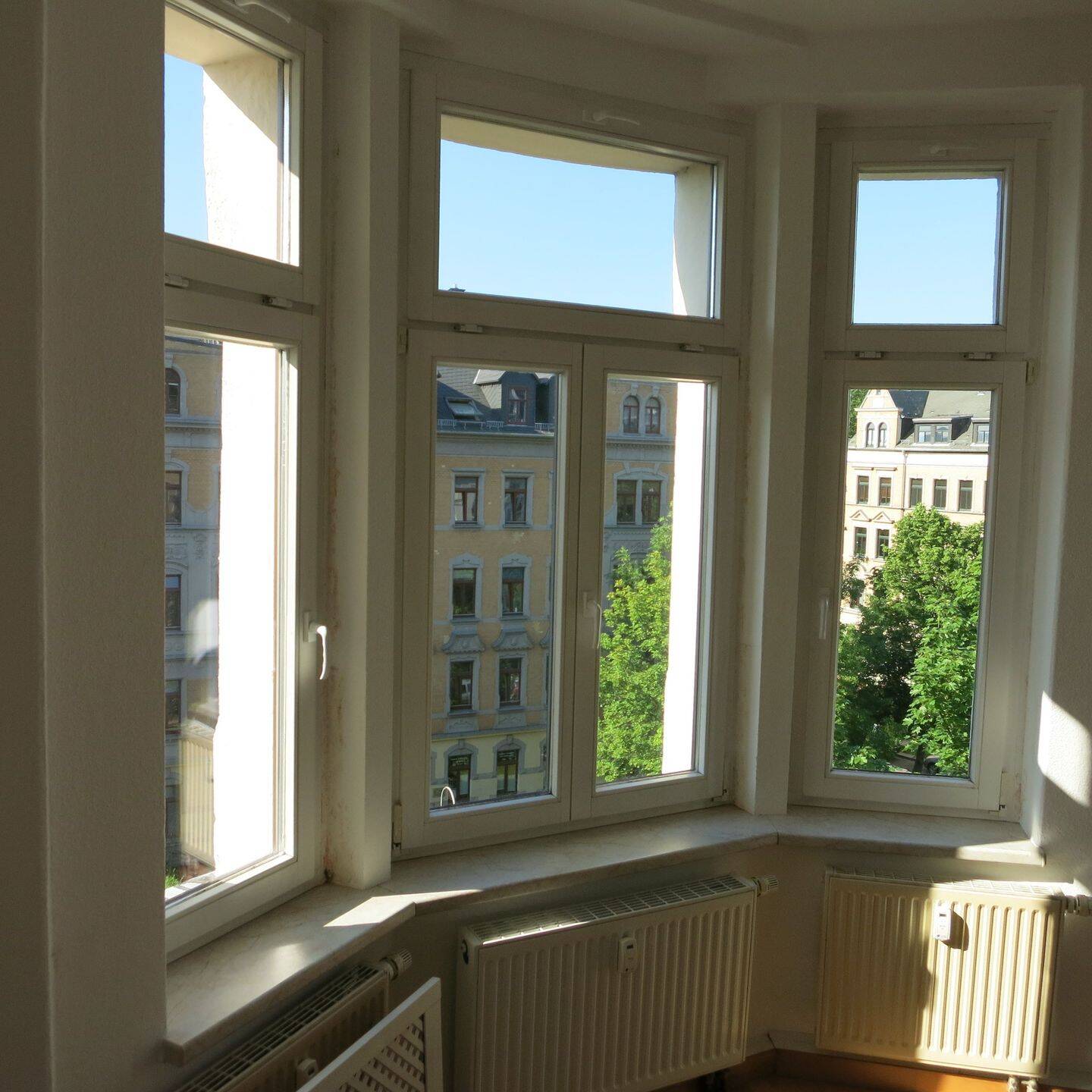 +++HELLE FAMILIENFREUNDLICHE WOHNUNG MIT SÜD-BALKON, GARTEN UND PKW-STELLPLATZ+++, 9112 Chemnitz (Altendorf Kaßberg Zentrum)
